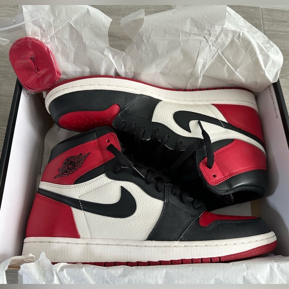Air Jordan 1 Retro High OG Bred Toe 555088-610 Gym Red Black Summit White Sz 12 main image 3